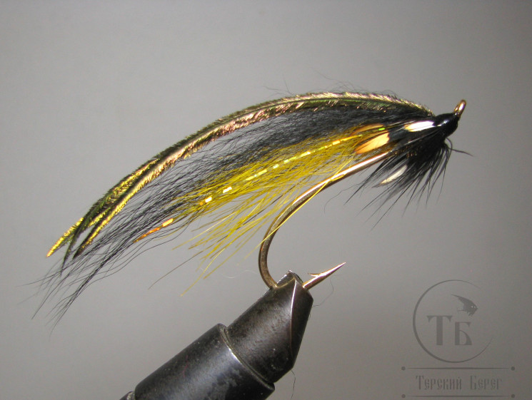 Муха лососевая на одинарном крючке ( 12A ) "Golden Killer Variant"  Kumho Salmon Gold № 1/0