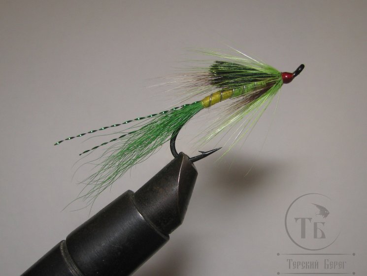 Муха лососевая на одинарном крючке ( 68 ) Shrimp Green ( кр. Salmon  Black № 4 )