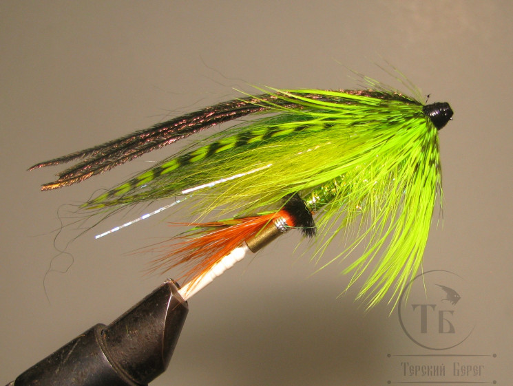 Муха лососёвая скандинавское крыло Robin Hood ( 57 ) Kola Fl. Chartreuse ( медь трубка 1,5 дюйма)
