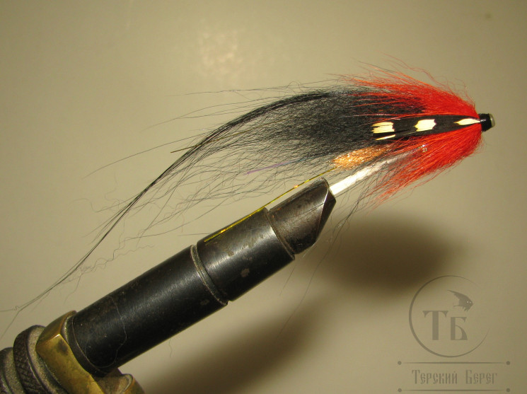 Муха лососёвая скандинавское крыло ( 54 ) Black Red Monkey ( пластик 1,0 дюйм )