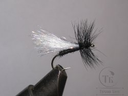 Муха сухая Dry fly ( 126 ) " Pearl Black Caddis  " крючок № 10 ( Kumho )