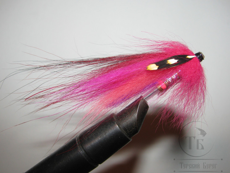 Муха лососёвая на пластиковой трубке ( 1 ) серия " ГОРБУША / СЁМГА " JC Fiery Pink 1,0 дюйм