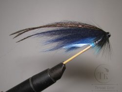 Муха лососёвая серия "Бурняк" ( 3 ) Blue Herring Lt. Blue tag ( пластик 1,0 дюйм )