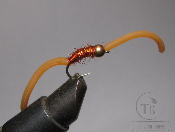 муха форелевая Sili Squirmy Wormy (3) Rusty Brown Gold Head крючок scud  № 10 