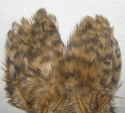 Перо петуха на коже лопаточное гризли песочный Scapulars feathers Grizzly Sand