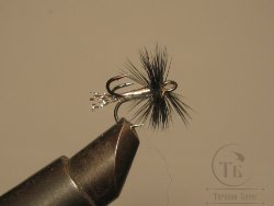 Муха на тройнике "хариус форель" ( 37 ) Silver Black кр. №14