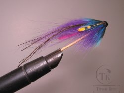 Муха лососёвая серия "Бурняк" ( 11 ) IJC Fl. Purple Fl. Scarlet tag ( пластик 1,0 дюйм )