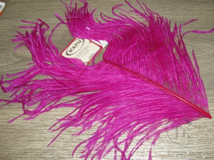Часть крупного пера страуса Ostridge Herl Fuchsia  Wapsi
