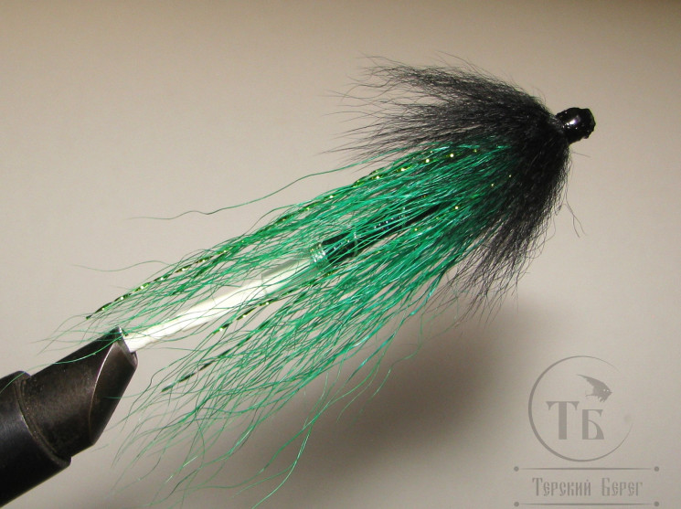 Муха лососёвая английское крыло WG Tube ( 59 ) Plastic 3/4 дюйма Black / Green ( чёрно зеленая )